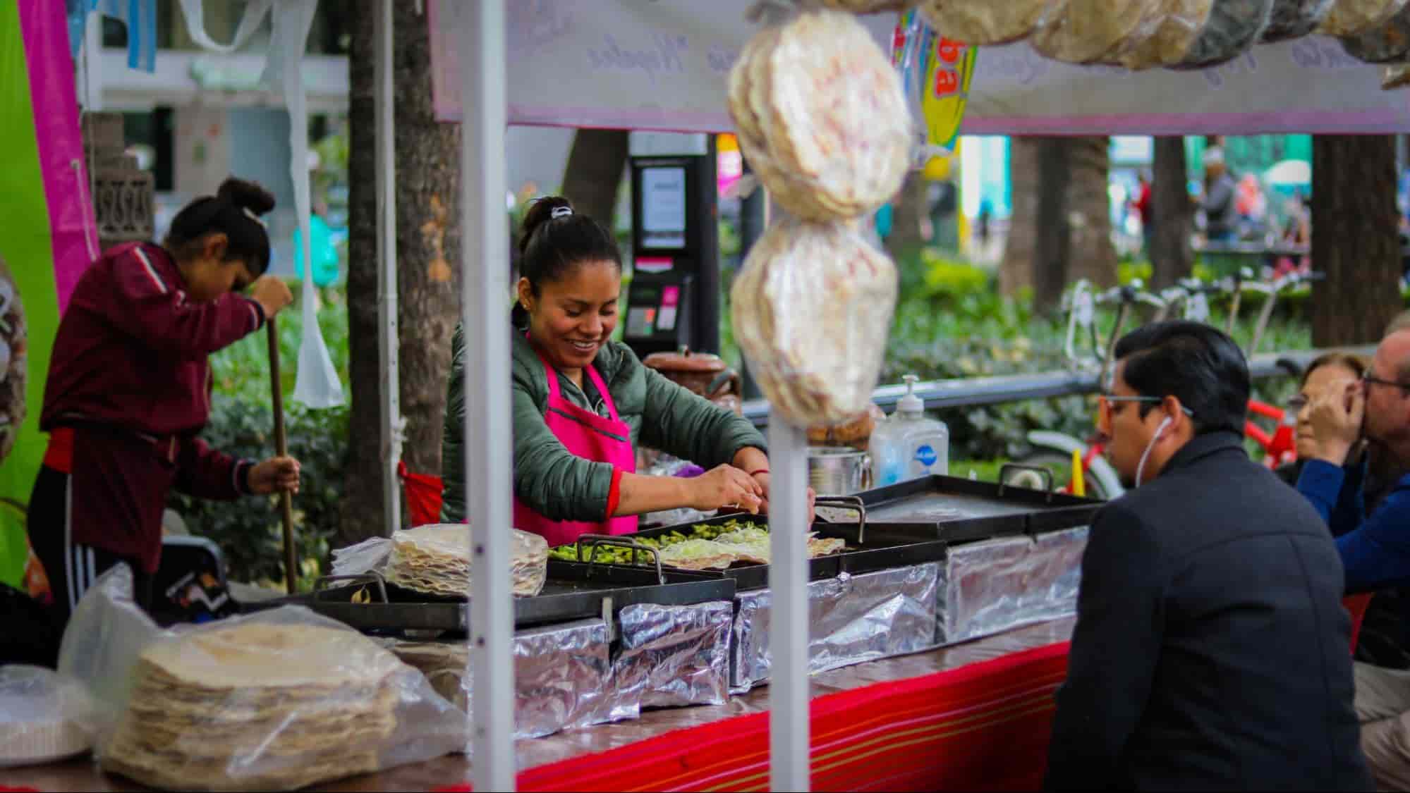Local que sirve comida callejera